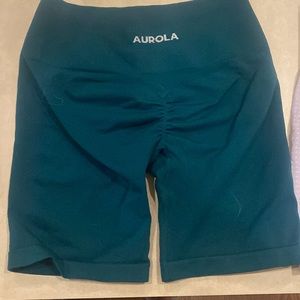 Aurola brand scrunch short size small
